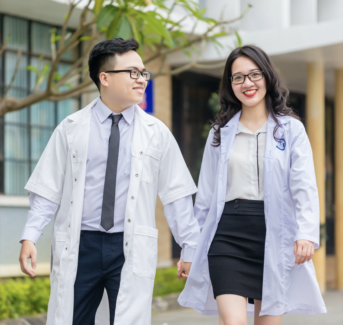 ThS.BS Nguyễn Trung Hiếu và ThS.BS Lê Thị Minh Tâm — hai bác sĩ dinh dưỡng lâm sàng